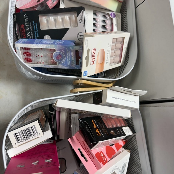 Saturday Night NEW Pallet Health & Beauty 7:30 EST - Picture 12 of 16